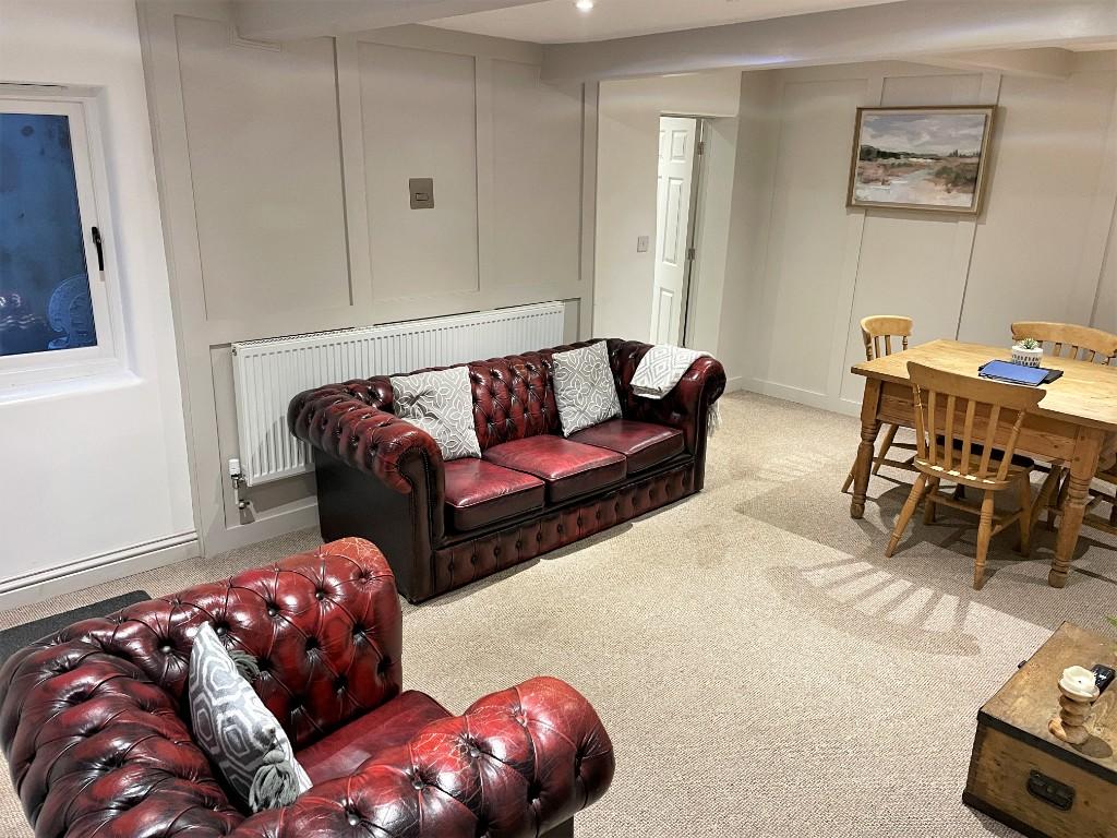2 bedroom end of terrace house for sale in Aickmans Yard, King Street