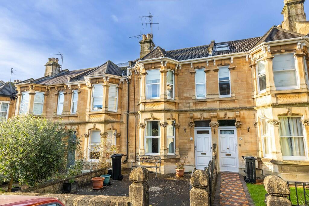 3 bedroom terraced house for sale in Devonshire Buildings, Bath, BA2