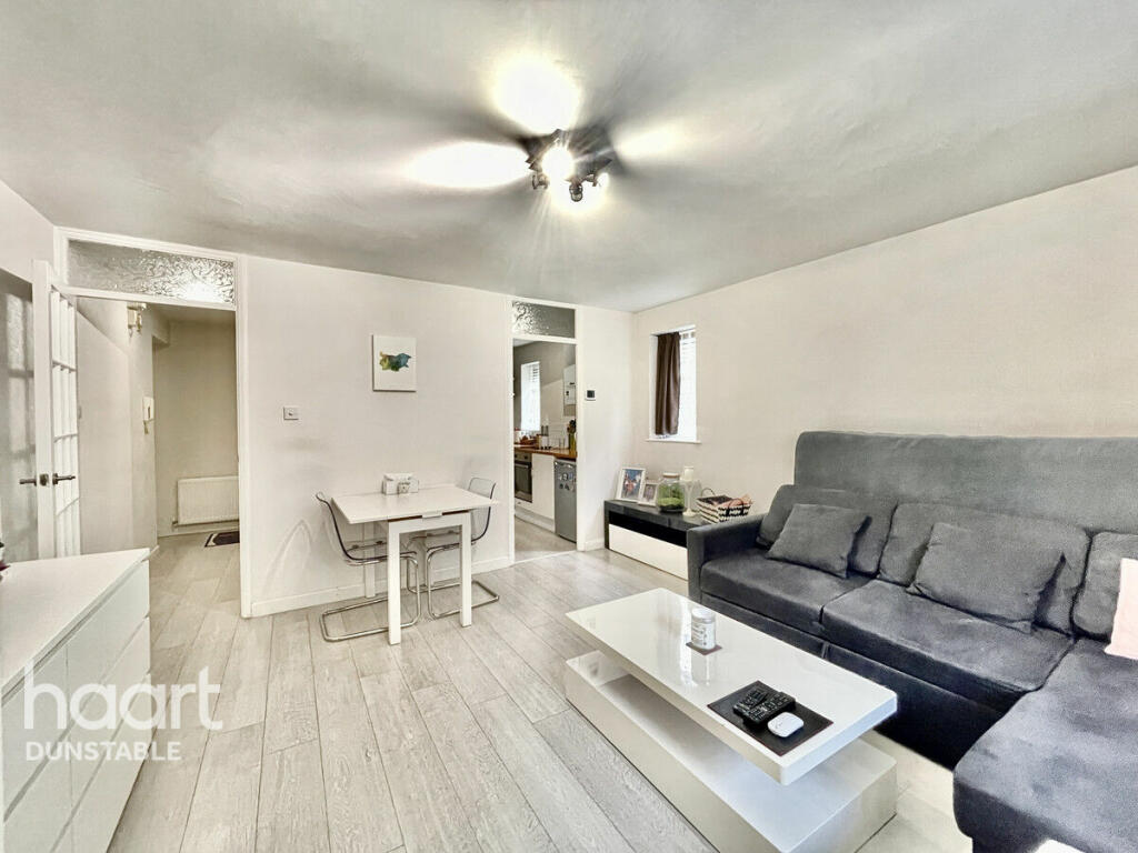 Studio flat for sale in Bowmans Way, Dunstable, LU6