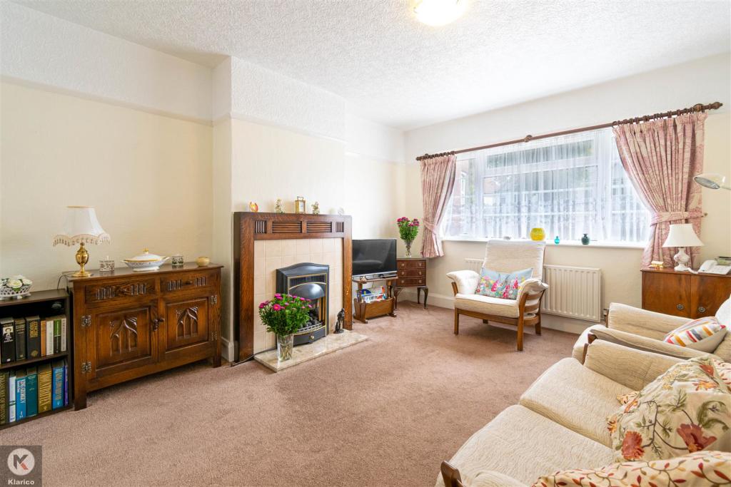 2 bedroom flat for sale in Petersfield Road, Hall Green, B28