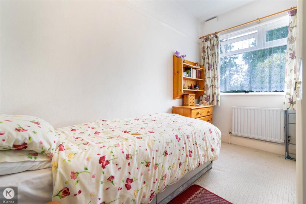 2 bedroom flat for sale in Petersfield Road, Hall Green, B28