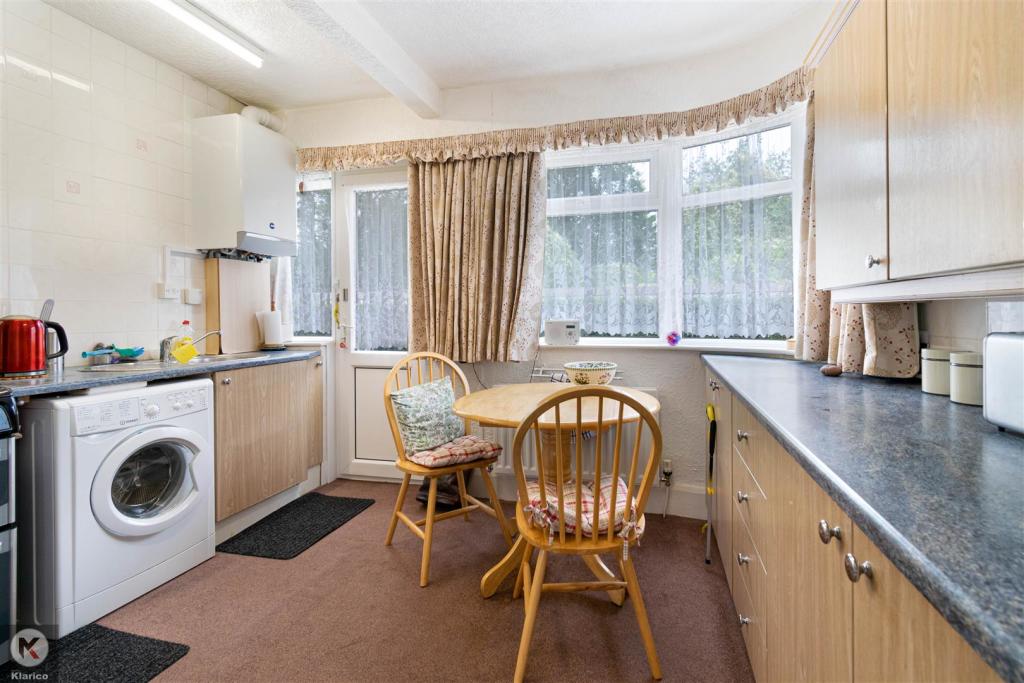 2 bedroom flat for sale in Petersfield Road, Hall Green, B28