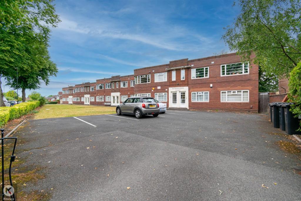 2 bedroom flat for sale in Petersfield Road, Hall Green, B28