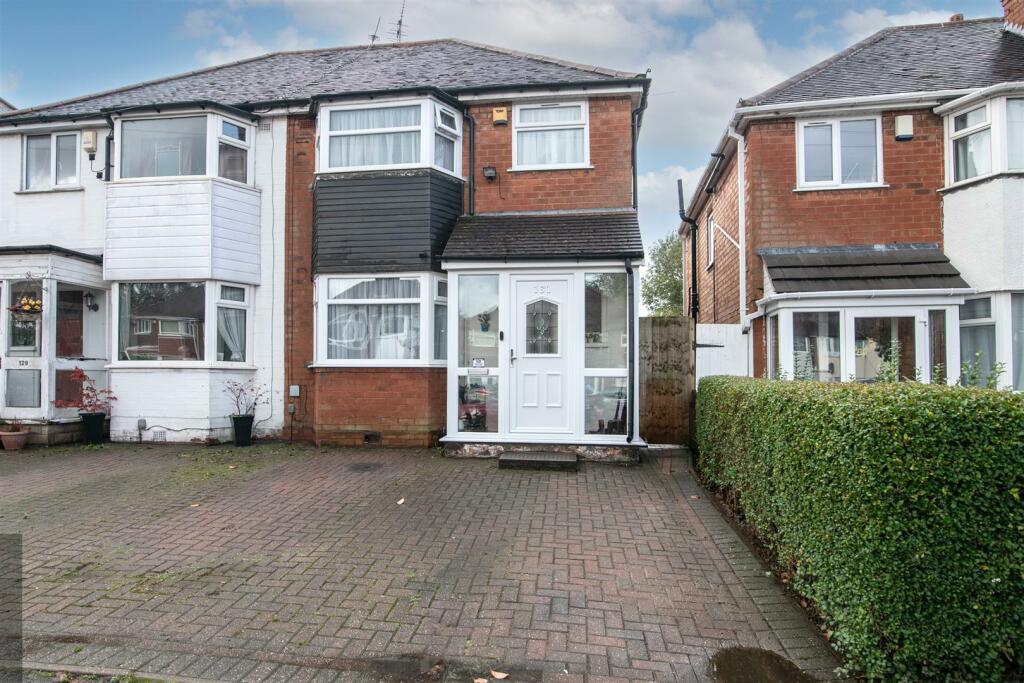 3 bedroom semidetached house for sale in Newborough Road, Shirley