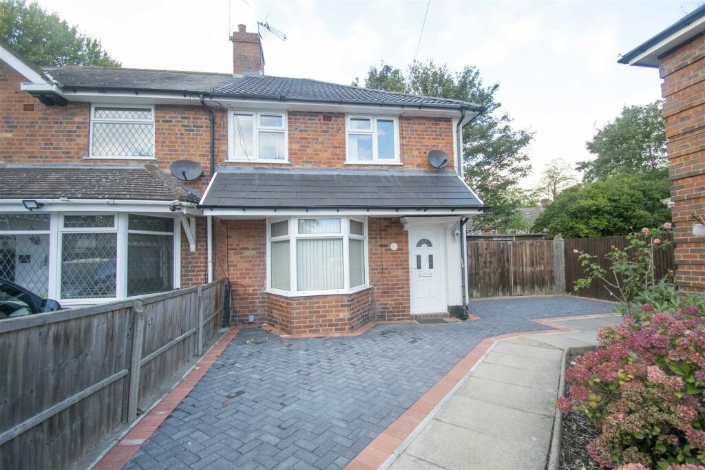 3 bedroom semi-detached house for rent in Besant Grove, Acocks Green, B27