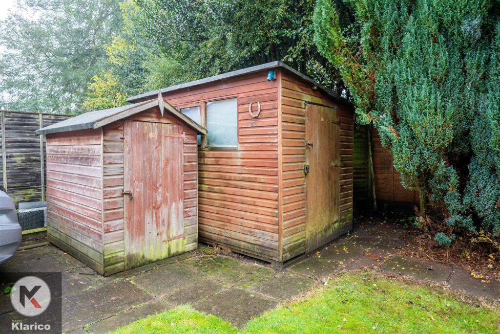 3 bedroom detached house for sale in Pipers Green, Hall Green, B28