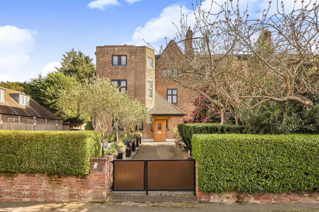 Main image of property: Wellgarth Road, NW11
