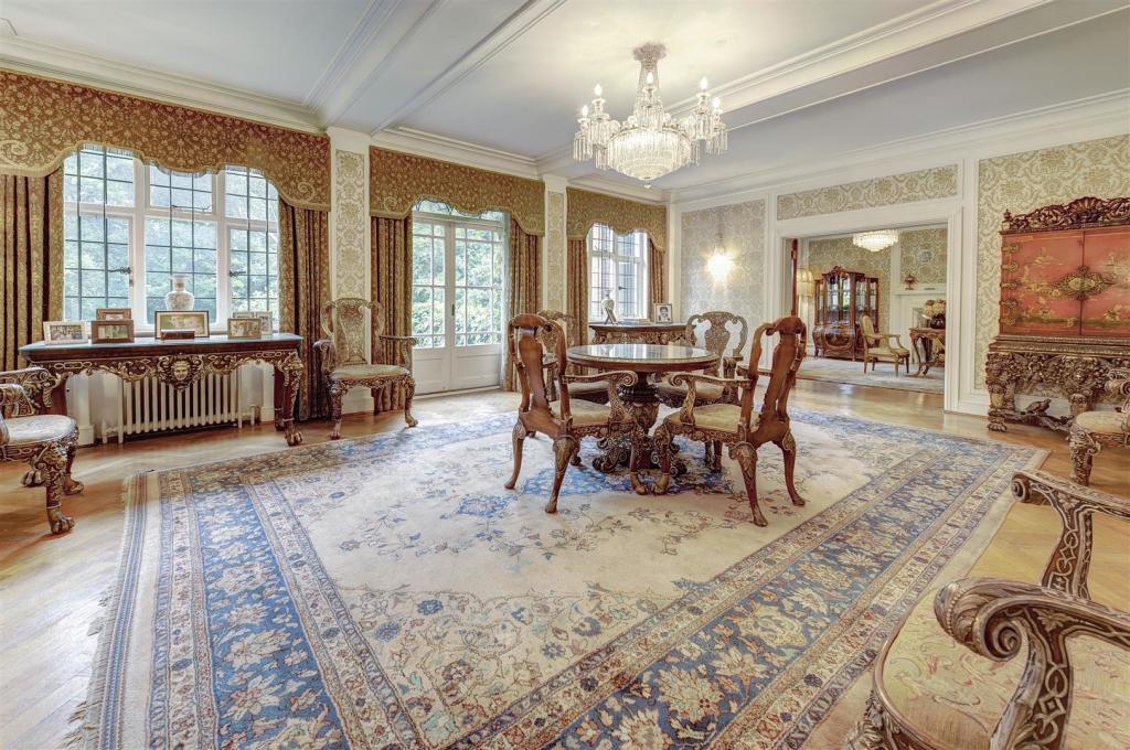 6 bedroom detached house for sale in Guildens, Courtenay Avenue, N6