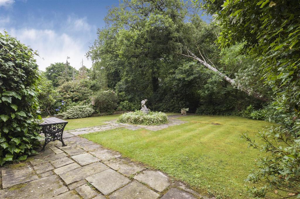 6 bedroom detached house for sale in Guildens, Courtenay Avenue, N6