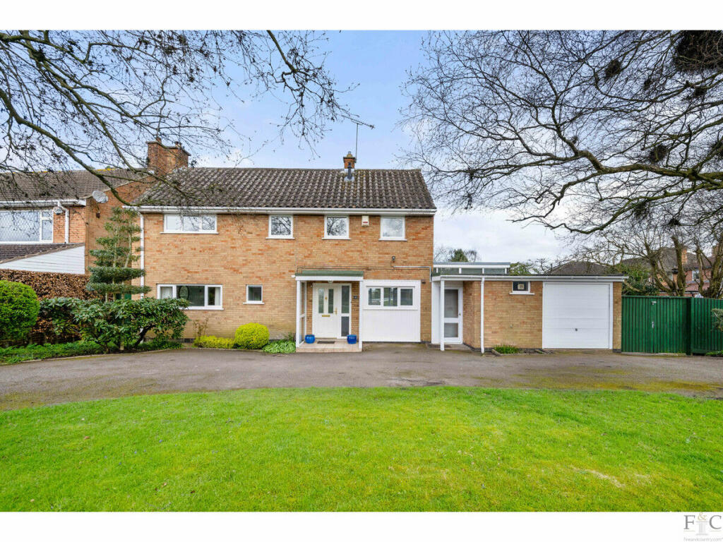 4 bedroom detached house for sale in Manor Road Extension, Oadby, LE2