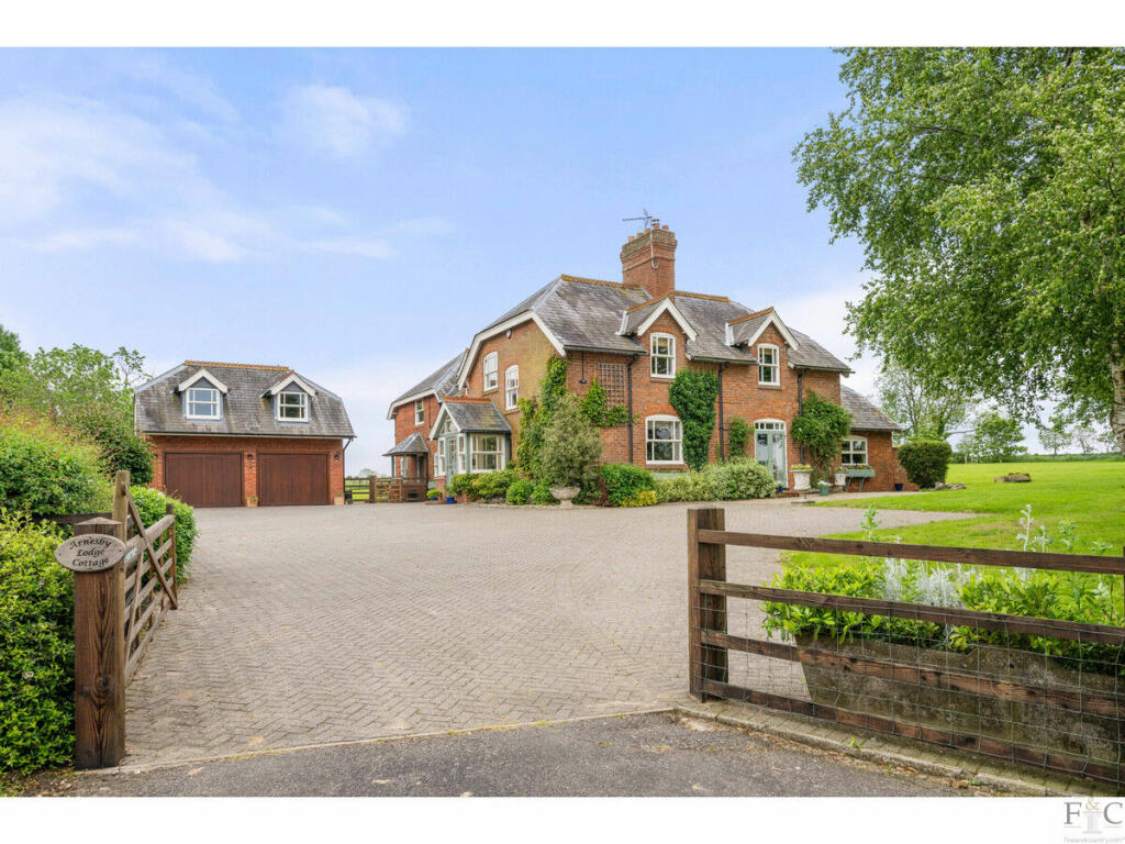 5 bedroom detached house for sale in Welford Road, Leicester, LE8
