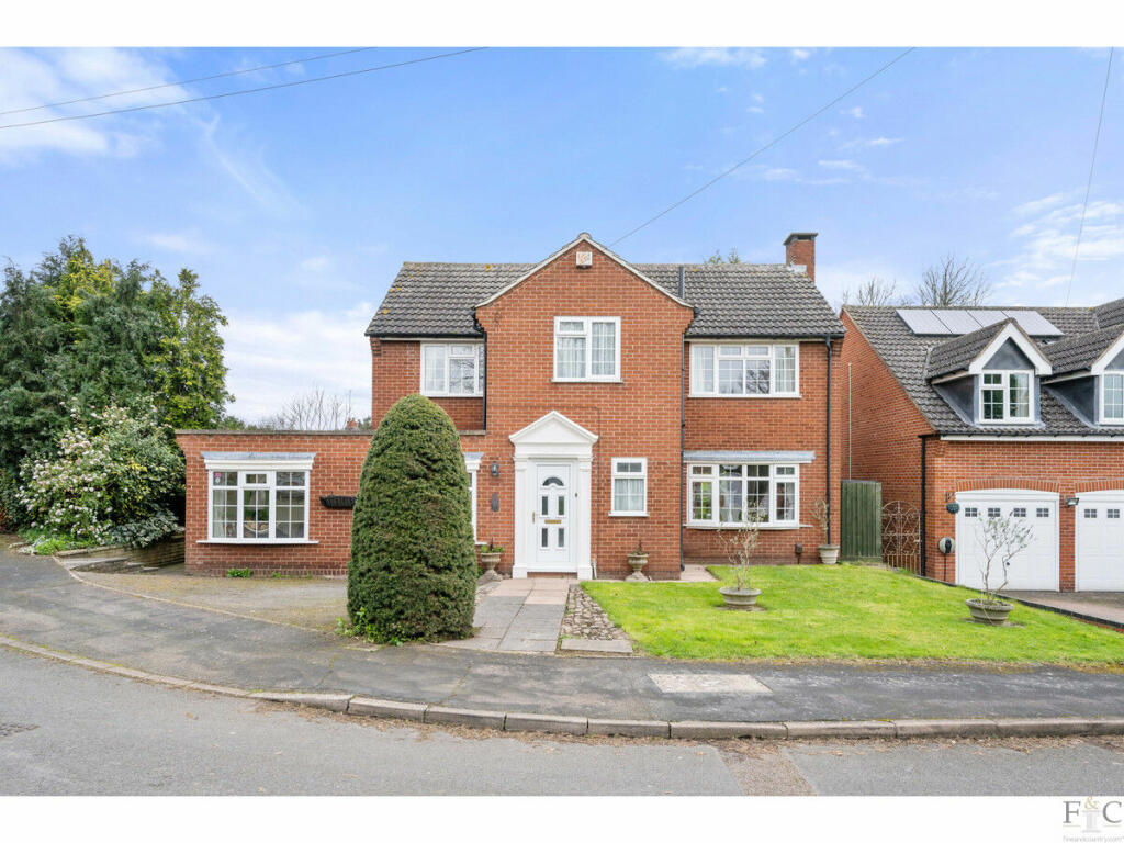 4 bedroom detached house for sale in Park House Close, Leicester, LE4