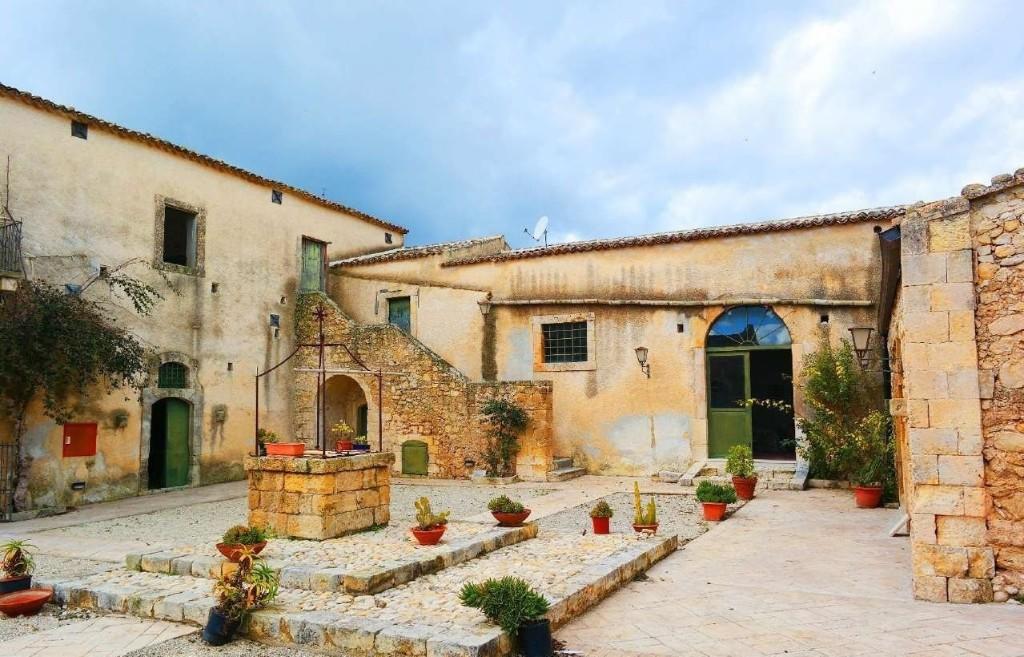 20 bedroom farm house for sale in Noto, Syracuse, Sicily, Italy