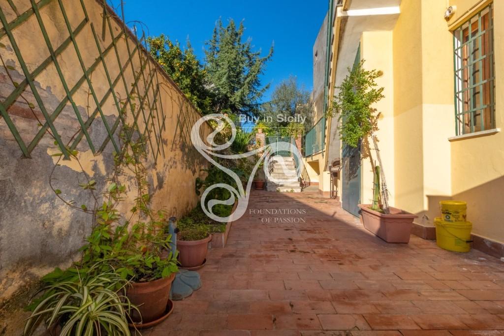 7 bedroom detached house for sale in Acireale, Catania, Sicily, Italy