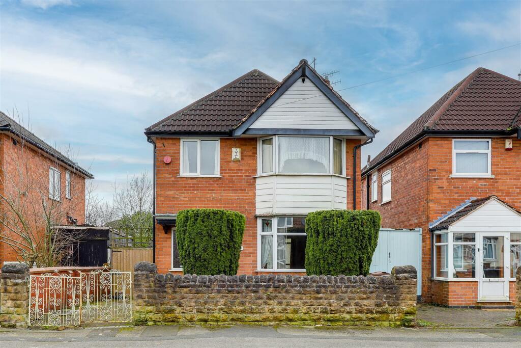 3 bedroom detached house for sale in Broomhill Road, Bulwell, Nottinghamshire, NG6 9GJ, NG6
