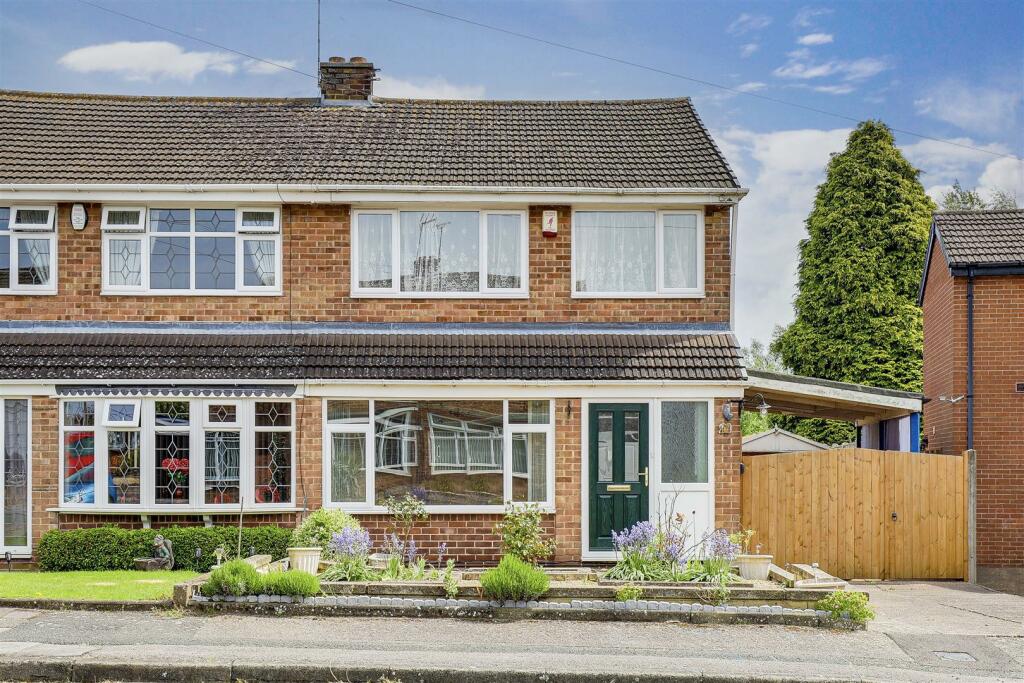 3 bedroom semidetached house for sale in Nursery Close, Hucknall