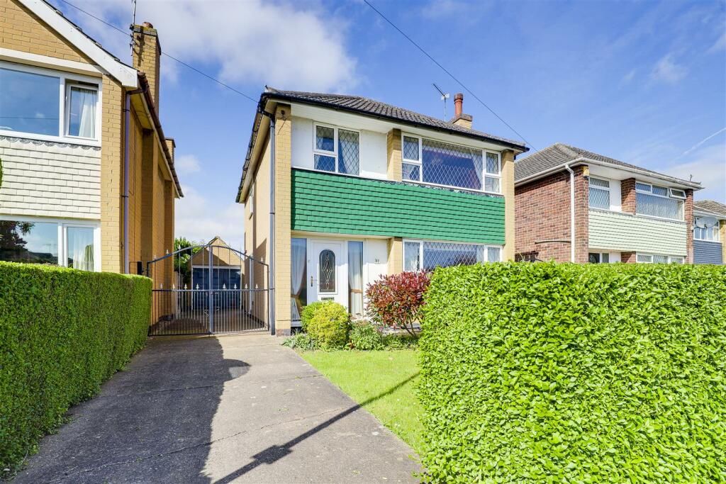 3 bedroom detached house for sale in Leen Drive, Hucknall