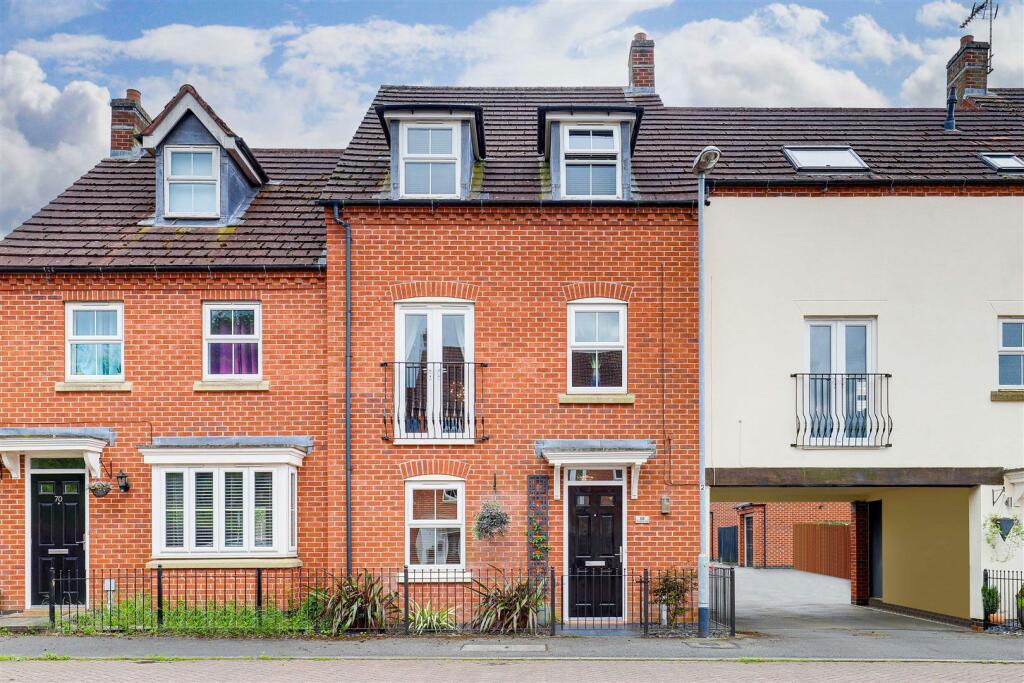 4 bedroom town house for sale in Hornbeam Way, KirkbyInAshfield