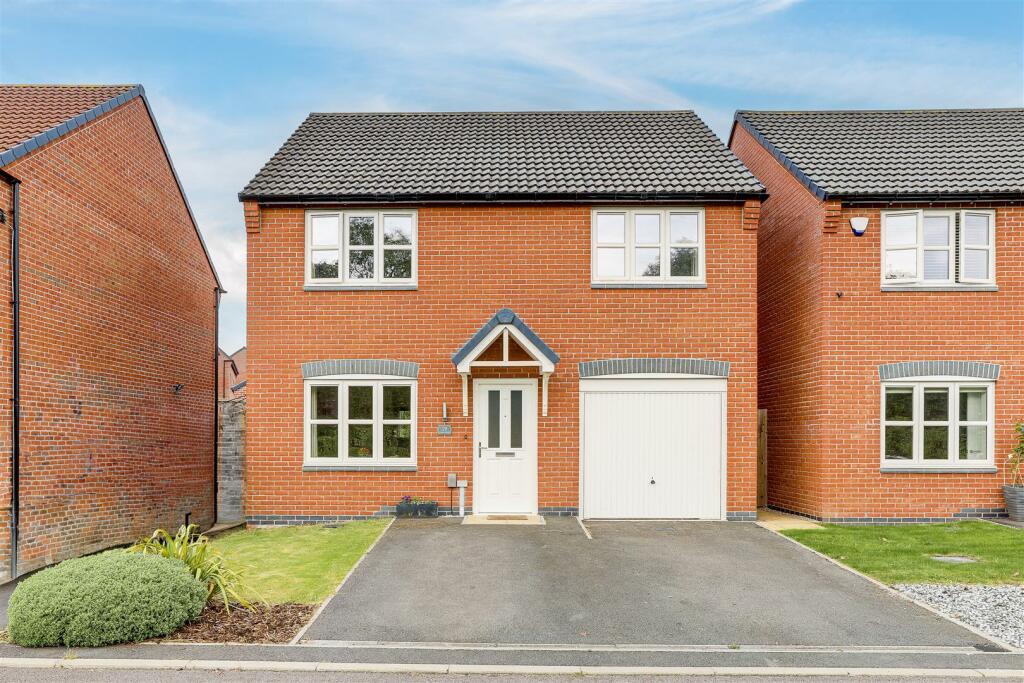 4 bedroom detached house for sale in Askew Road, Linby, Nottinghamshire