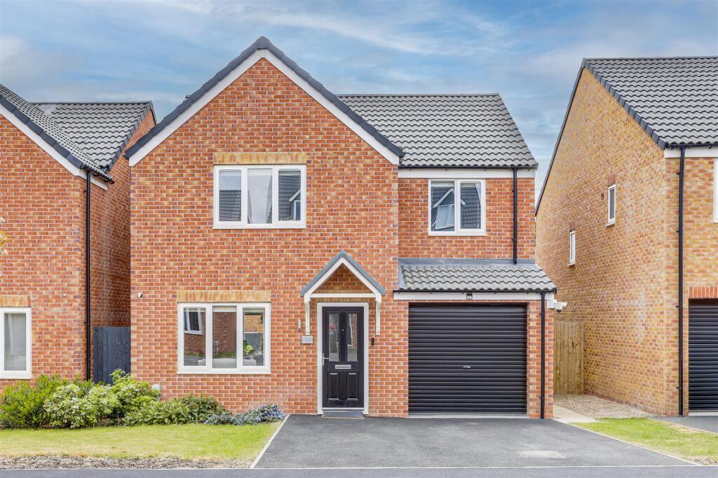 Main image of property: Beamlight Road, Eastwood, Nottinghamshire, NG16 3JG