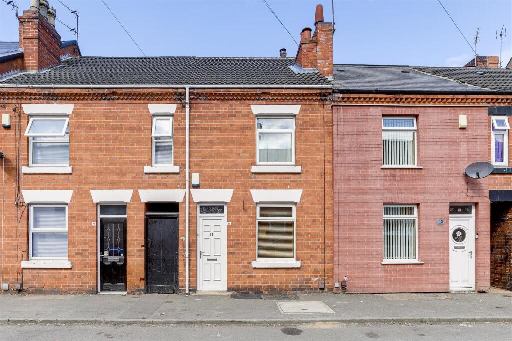 Main image of property: Carlingford Road, Hucknall, Nottinghamshire, NG15 7AE