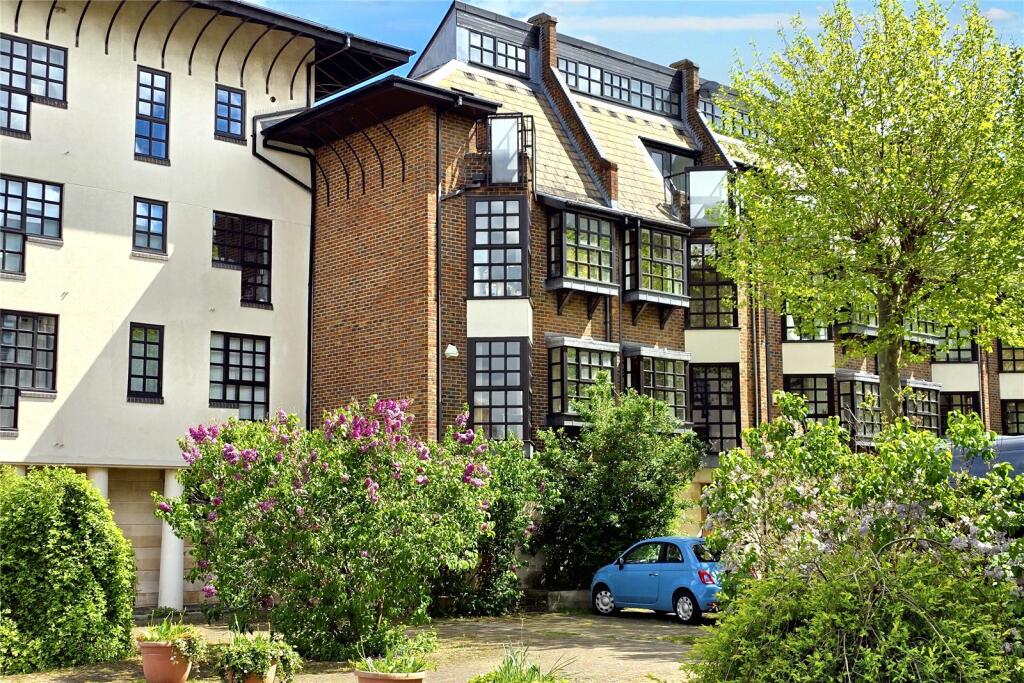 3 bedroom terraced house for sale in Swedish Quays, Rope Street, Surrey