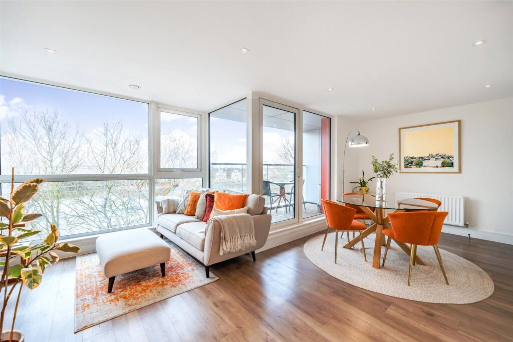 Main image of property: Tavern Quay, Rope Street, Surrey Docks SE16