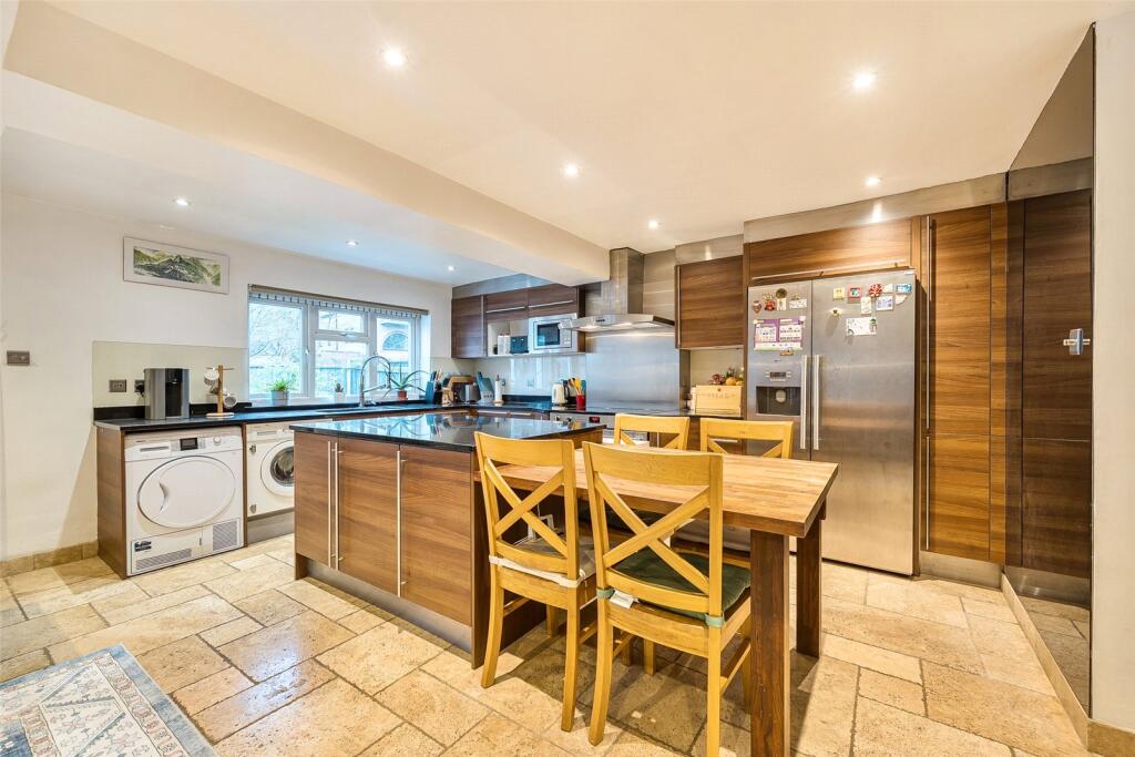 Main image of property: Greenacre Square, Rotherhithe, SE16