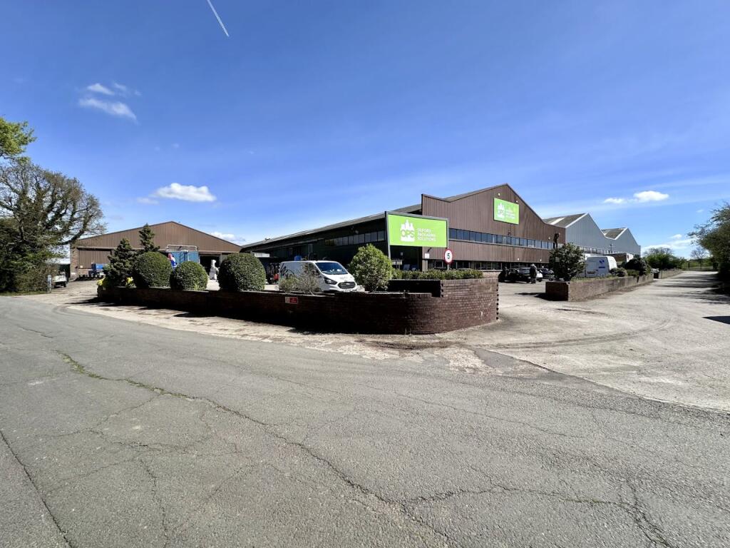 Light industrial facility to lease in Unit B, Irton House, Warpsgrove