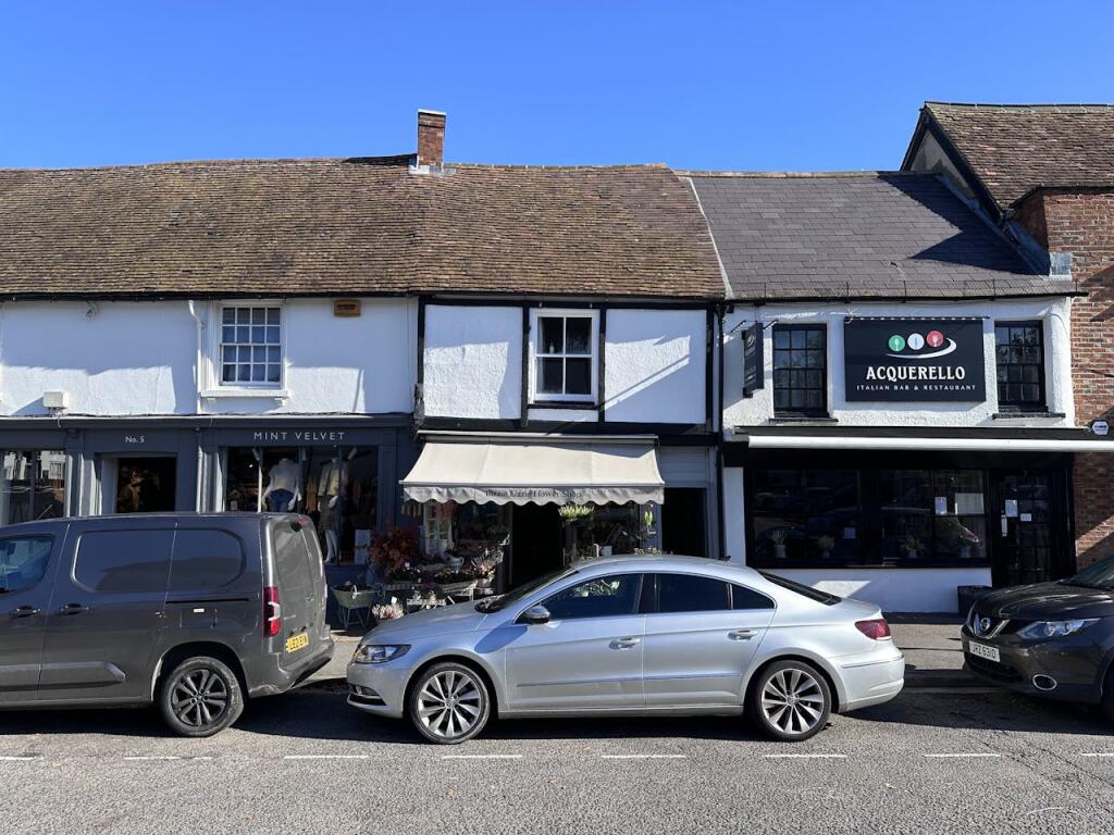 Main image of property: 6 Upper High Street, Thame, OX9 3ER