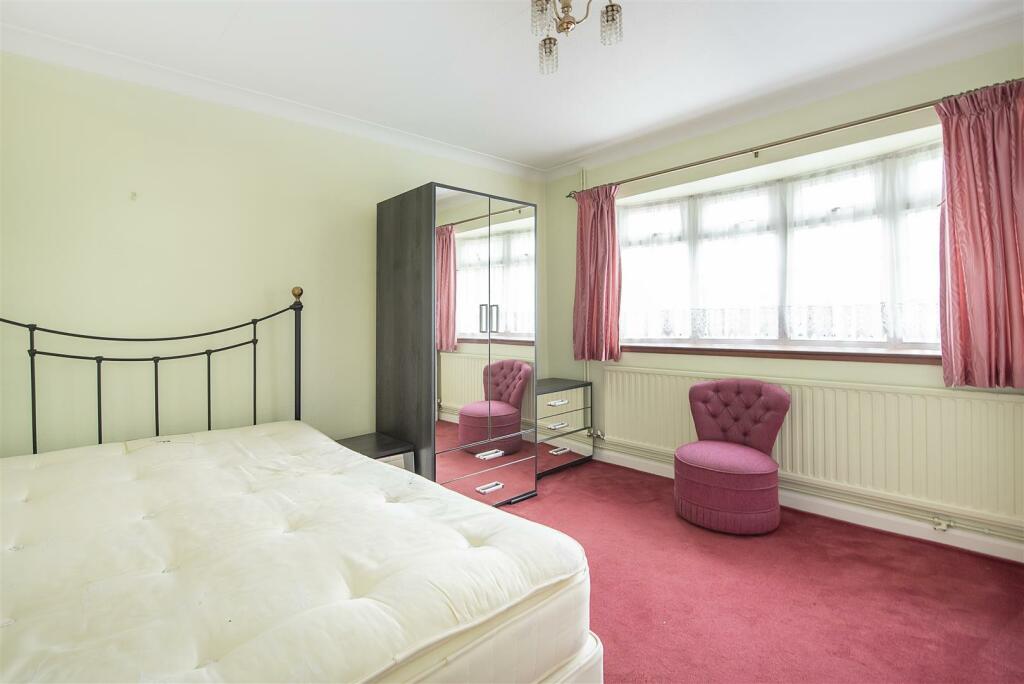 2 bedroom detached bungalow for sale in Blake Close, St. Albans, AL1