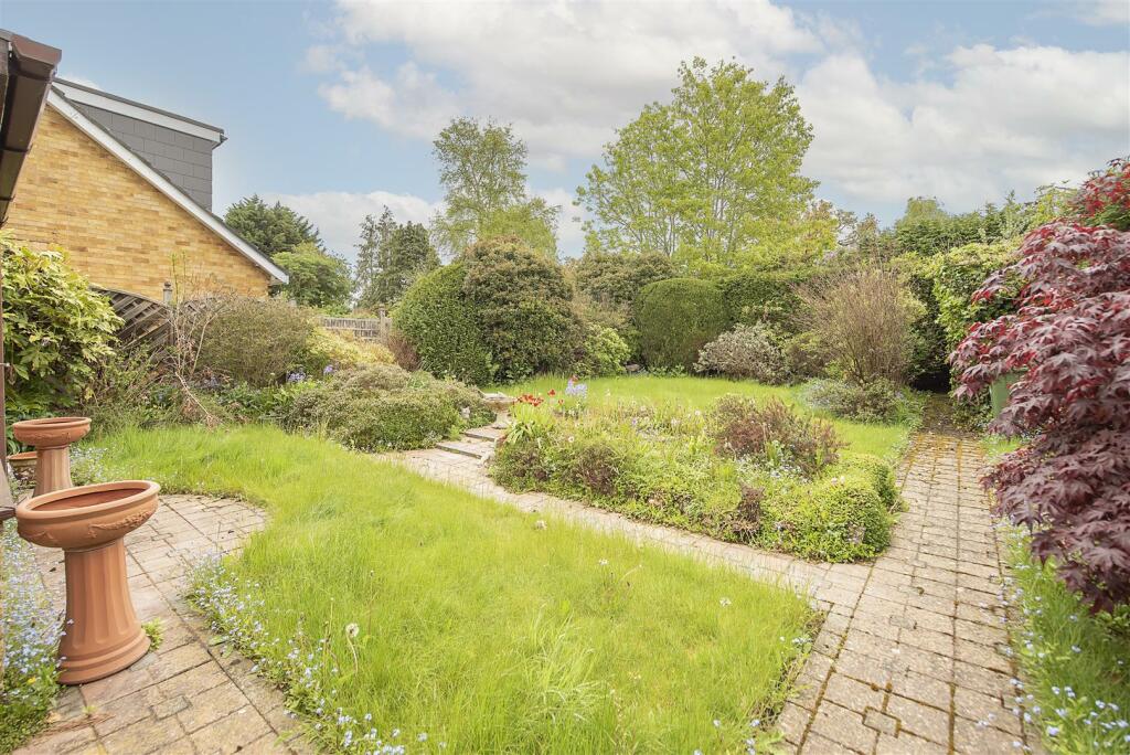 2 bedroom detached bungalow for sale in Blake Close, St. Albans, AL1