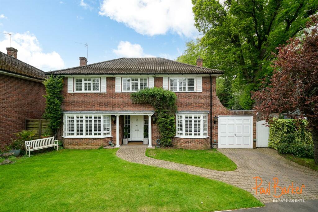 4 bedroom detached house for sale in Sunderland Avenue, St. Albans, AL1