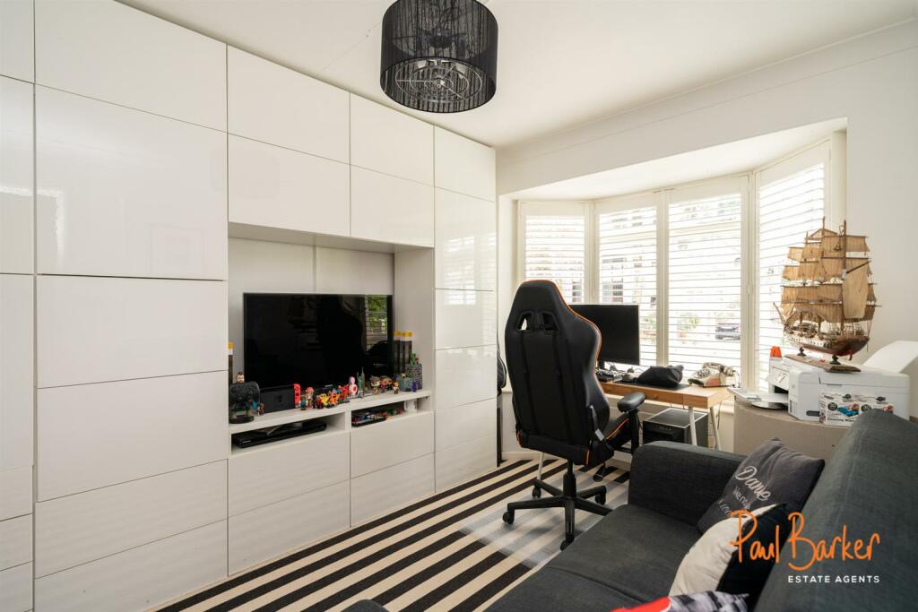 4 bedroom detached house for sale in Sunderland Avenue, St. Albans, AL1