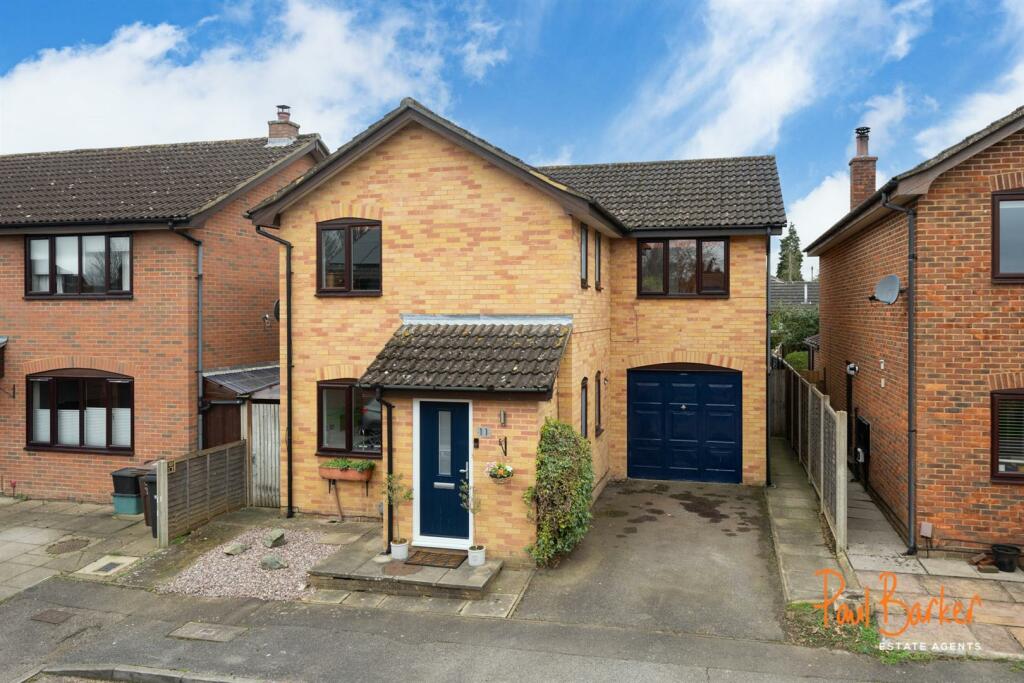 4 bedroom detached house for sale in Rowan Close, St. Albans, AL4