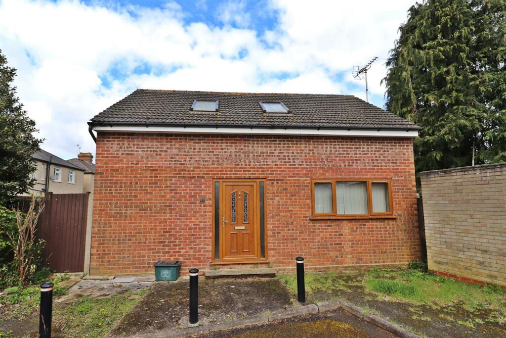 1 bedroom detached house for sale in Wingate Way, St. Albans, AL1