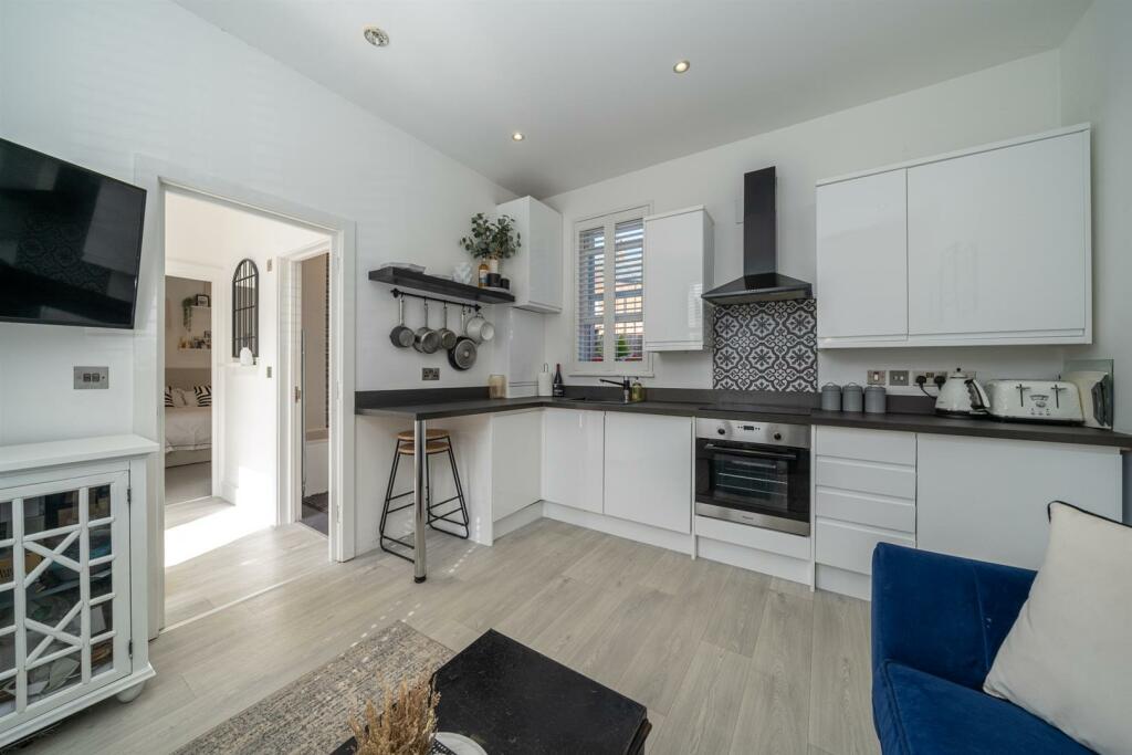 Additional property image - Etna Road