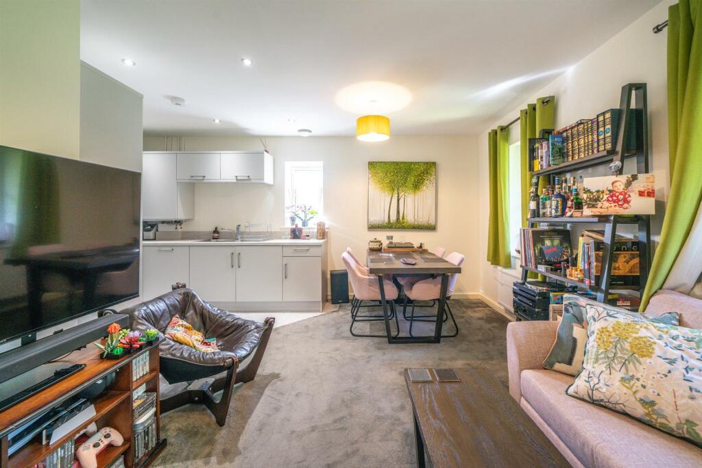 Additional property image - Neville Close, St. Albans