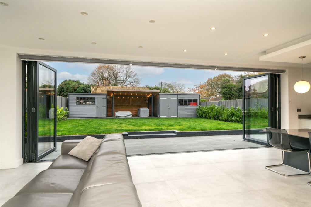 Additional property image - Oakwood Road, Bricket Wood