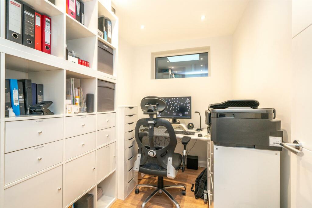 Additional property image - Oakwood Road, Bricket Wood