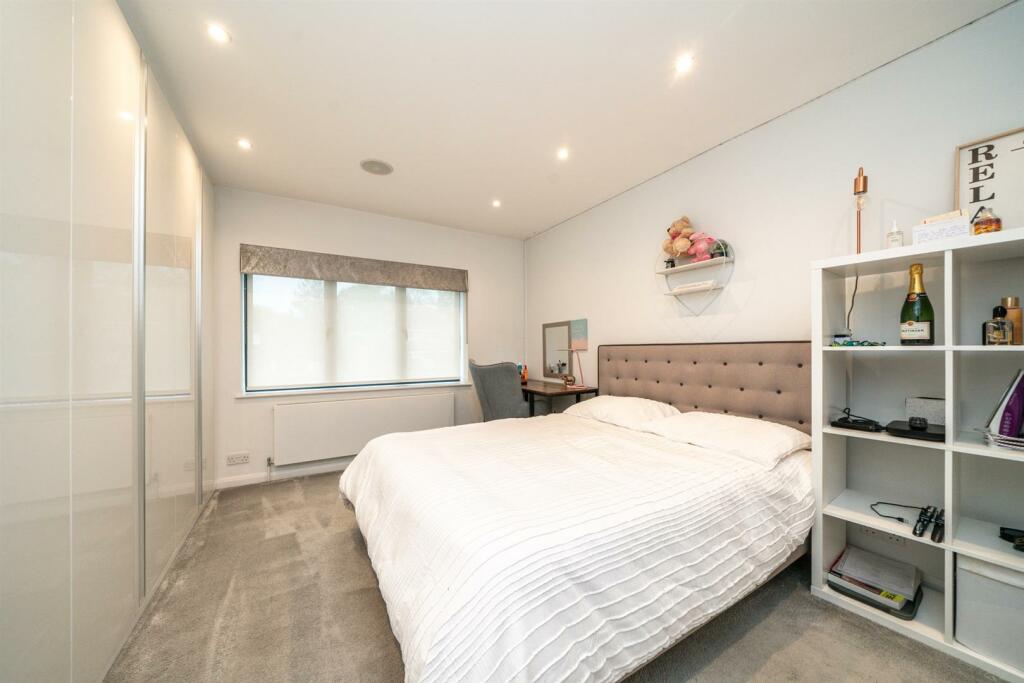 Additional property image - Oakwood Road, Bricket Wood