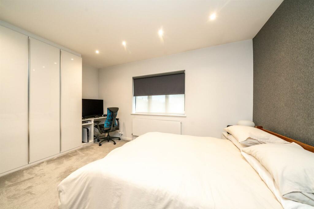 Additional property image - Oakwood Road, Bricket Wood