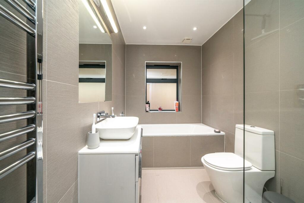 Additional property image - Oakwood Road, Bricket Wood