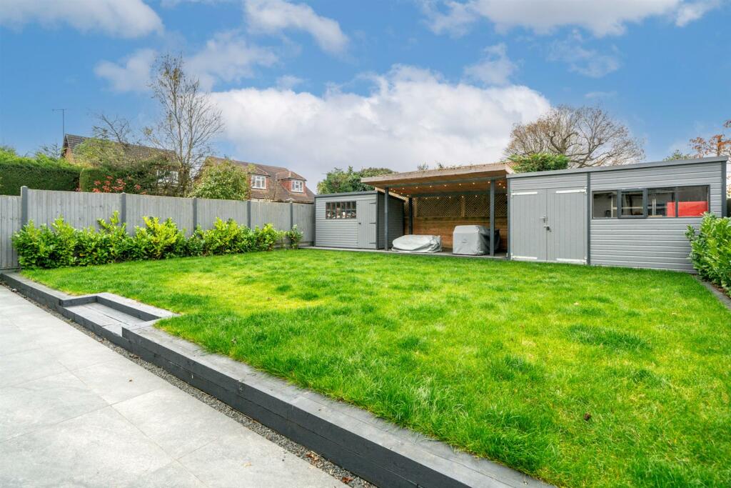 Additional property image - Oakwood Road, Bricket Wood