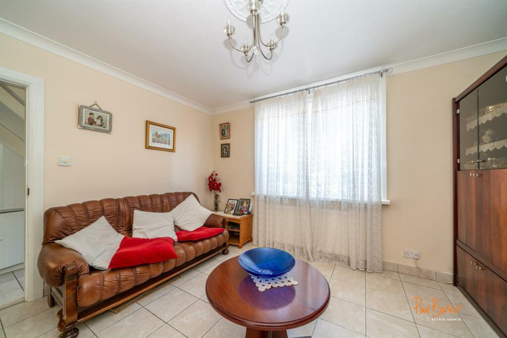 Additional property image - Cell Barnes Lane, St. Albans