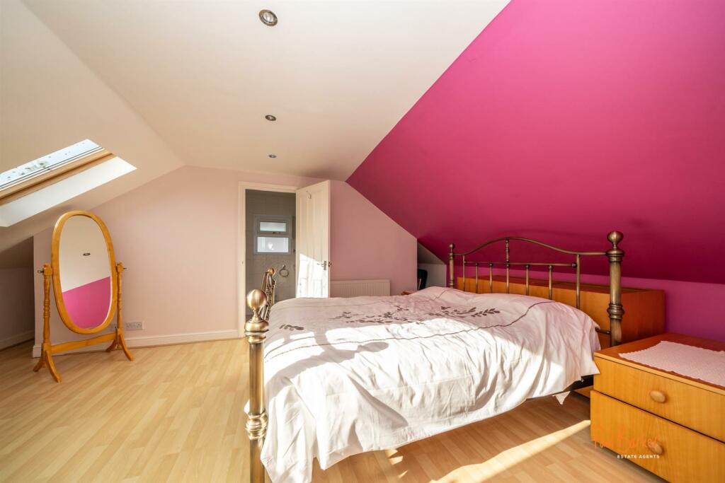 Additional property image - Cell Barnes Lane, St. Albans