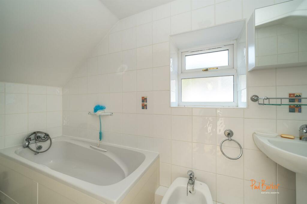 Additional property image - Cell Barnes Lane, St. Albans