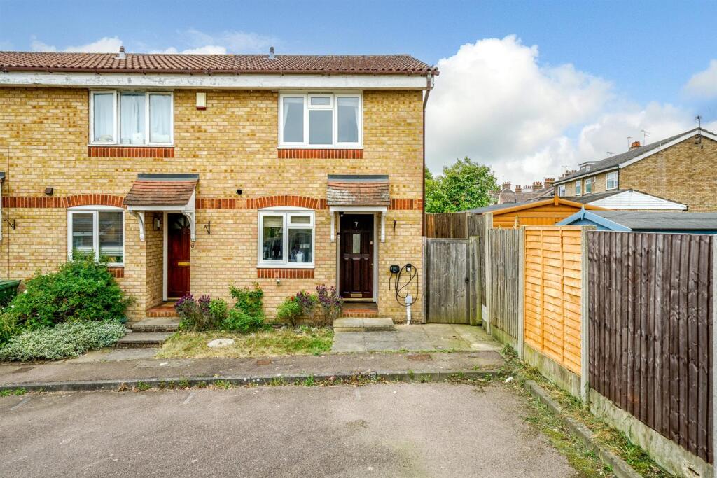 Main image of property: Carlbury Close, St. Albans