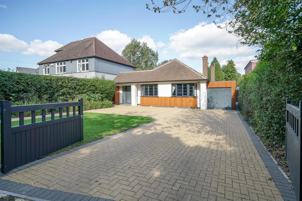 Main image of property: Napsbury Lane, St. Albans