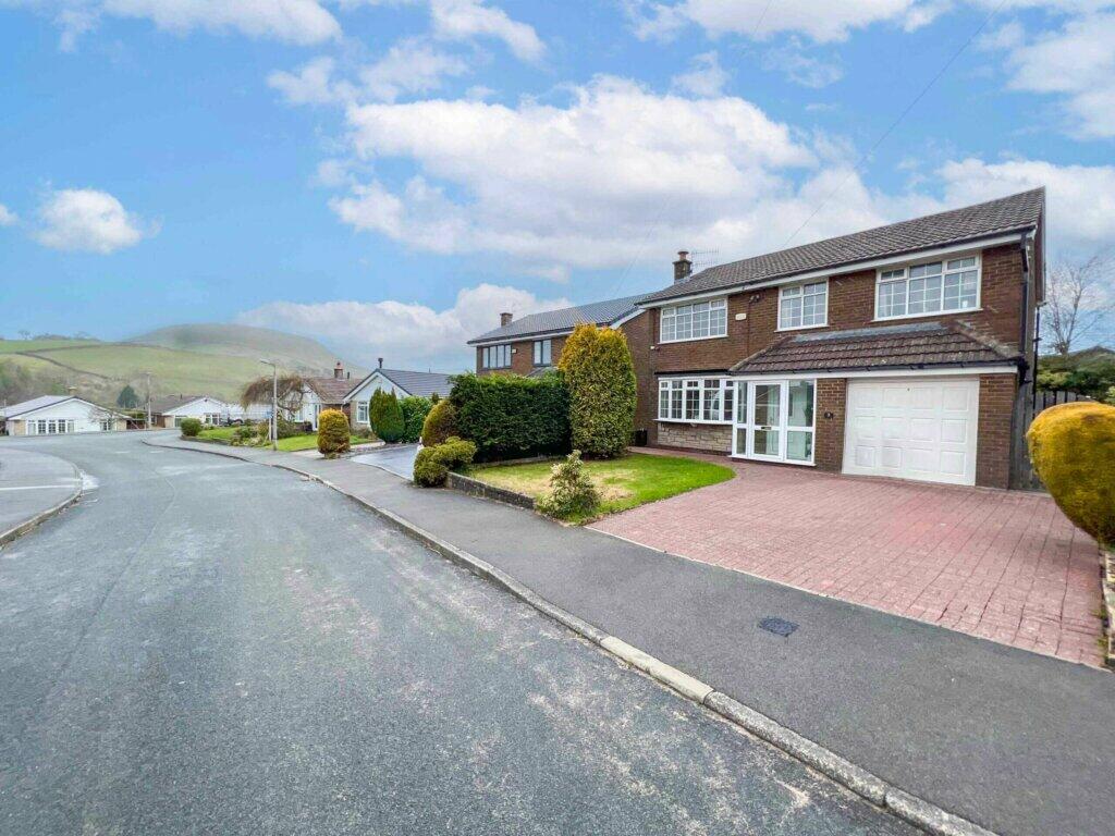 4 bedroom detached house for sale in Mayfair Close, Helmshore